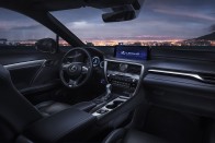 Tükrök forognak az új Lexus lámpájában 39
