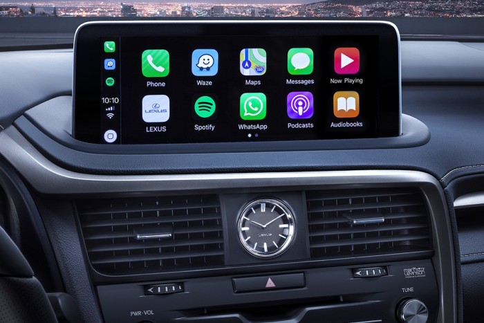 Tükrök forognak az új Lexus lámpájában 6