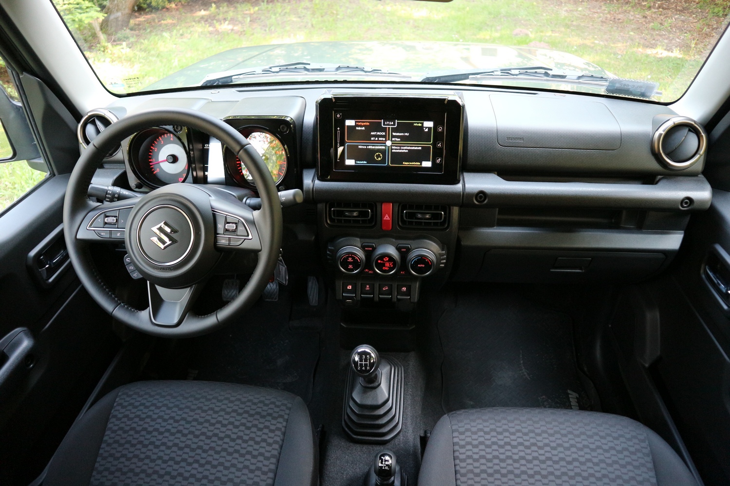 Új Suzuki Jimny: nem SUV, terepjáró! 16