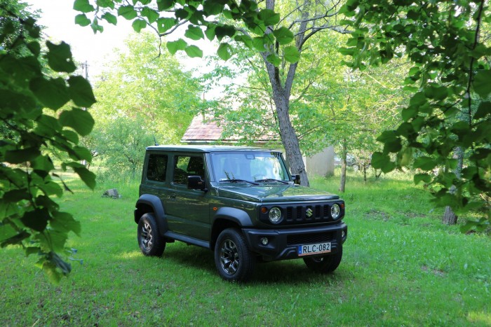 Új Suzuki Jimny: nem SUV, terepjáró! 12 Új Suzuki Jimny: nem SUV, terepjáró! 12