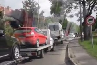 Ezzel a produkcióval csúcsra értek a pofátlan román autószállítók, mindez Szolnokon