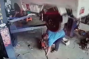 Úgy még nem lepődött meg autószerelő, ahogy ez a két férfi