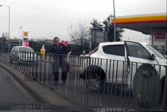 Rendőrt gázolt, két évet kapott