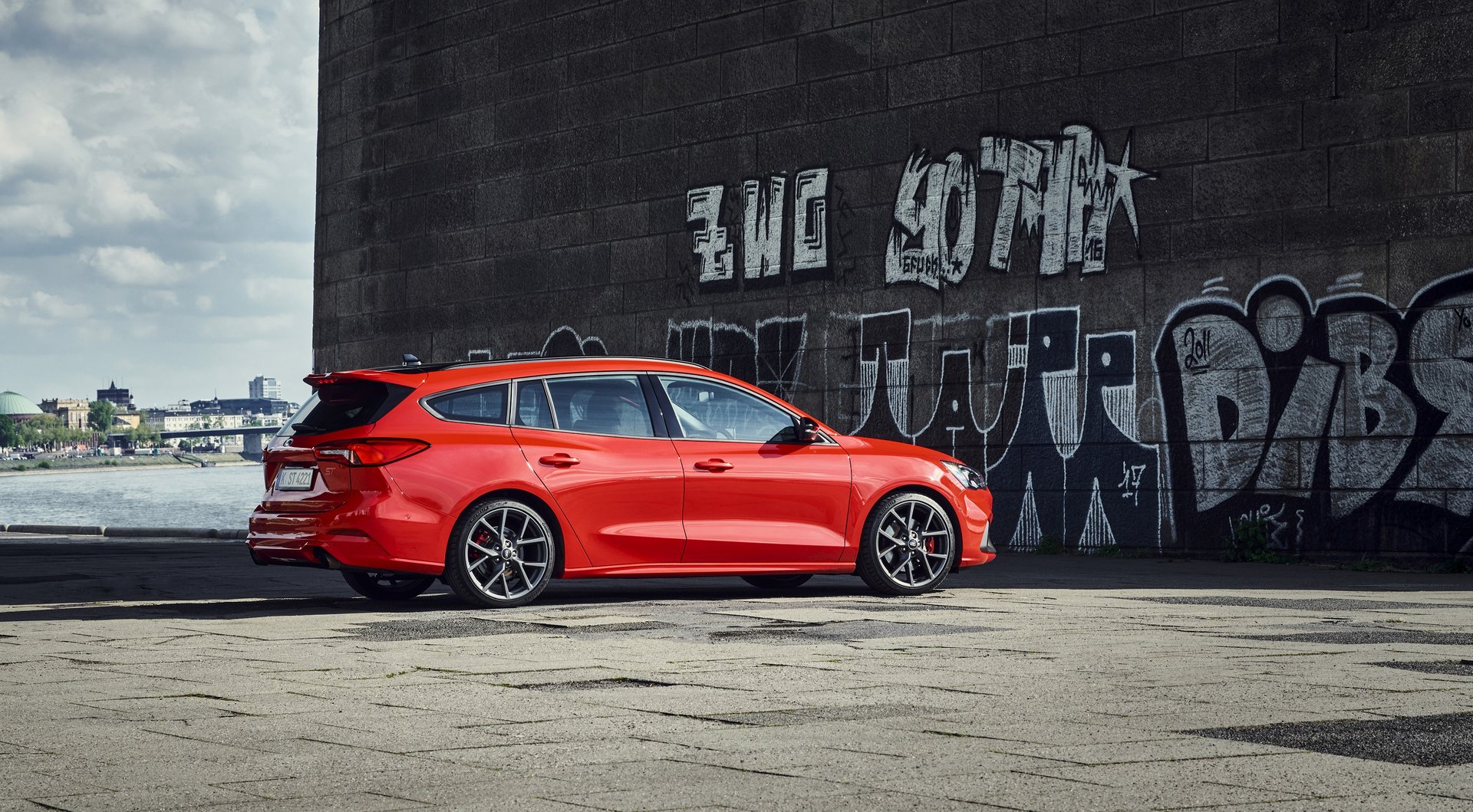 Íme, a Ford vadonatúj sportkombija 12