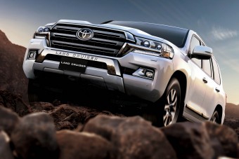 Hibrid lesz, de nem puhány a Toyota óriás terepjárója