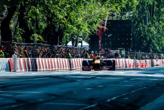 Videó: Ezt látta Verstappen a budapesti utcákból