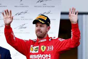 F1: Vettel útelágazáshoz érkezett