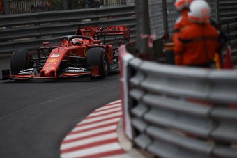 F1: Mindkét Ferrari-pilótát megbüntették