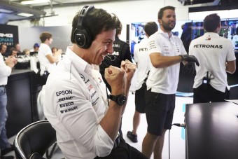 F1: Wolff is, a Merci is marad