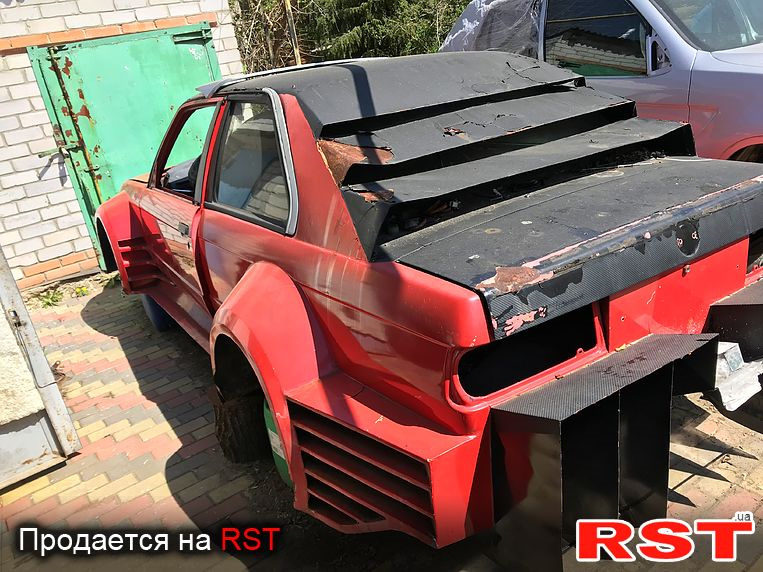 Ez a szegény öreg BMW diffúzoros szörnyszülöttként fog elrohadni 1