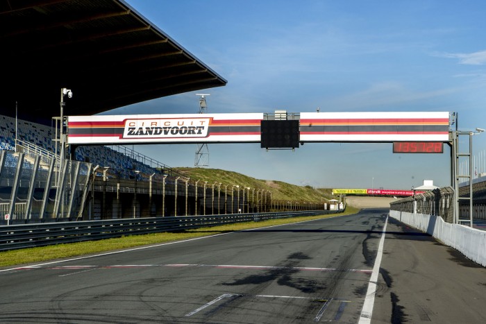 F1: Csajokat követelnek a Holland Nagydíjra