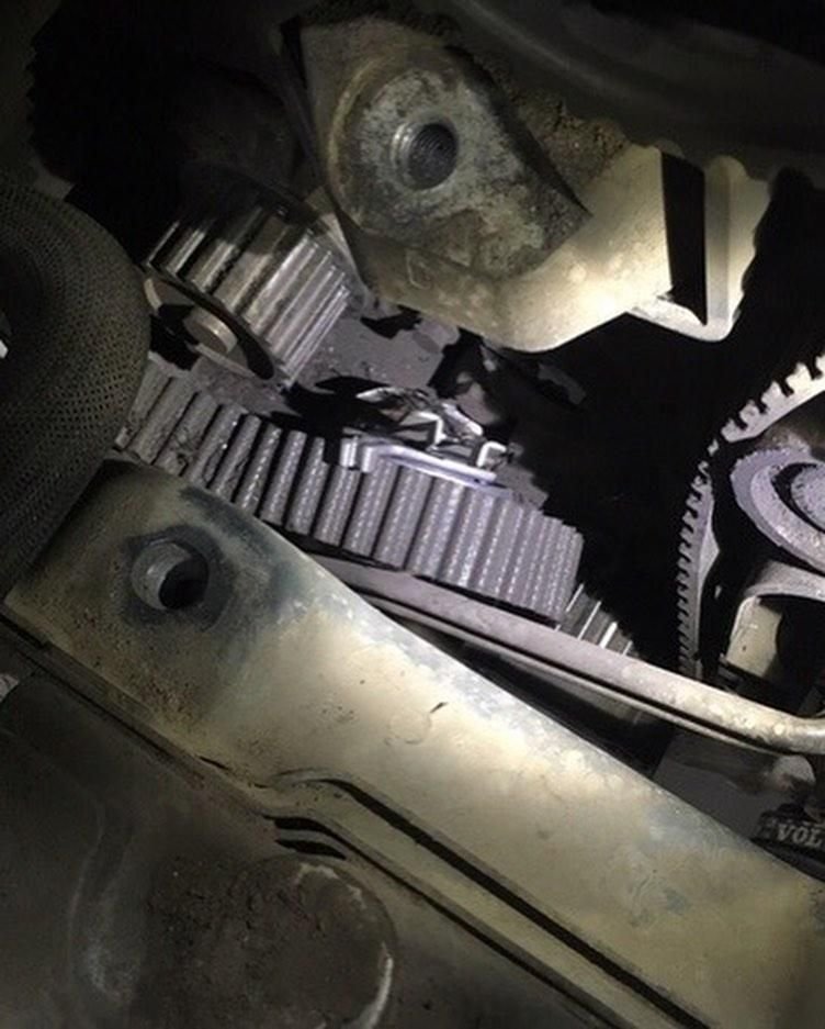 Katasztrófát okozott a motortérben hagyott rongy, a szerelőnek főhet a feje 2