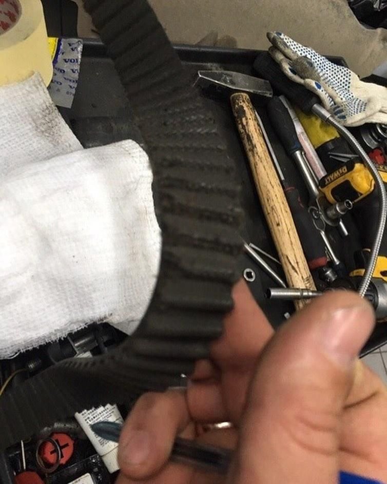 Katasztrófát okozott a motortérben hagyott rongy, a szerelőnek főhet a feje 1