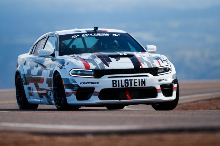 Négyajtós szedán nem volt még ilyen durva 6 | Vezess Négyajtós szedán nem volt még ilyen durva 6