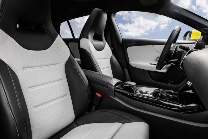 Sportkombival erősít a Mercedes 6