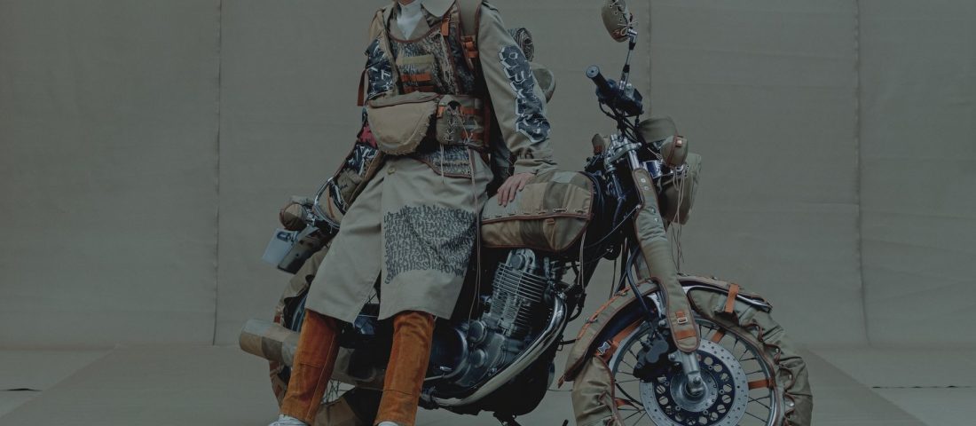 Motorkerékpárnak tervezett ruhát egy őrült japán dizájner