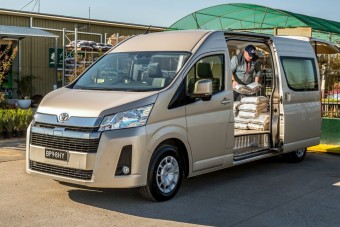 Hibrid furgon a Toyotától