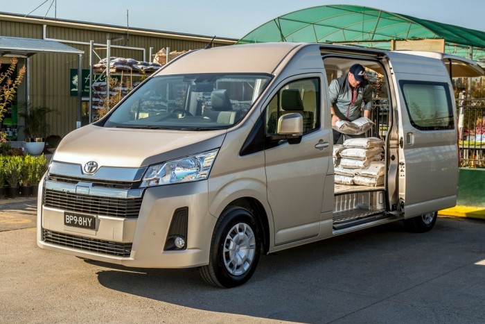 Hibrid furgon a Toyotától
