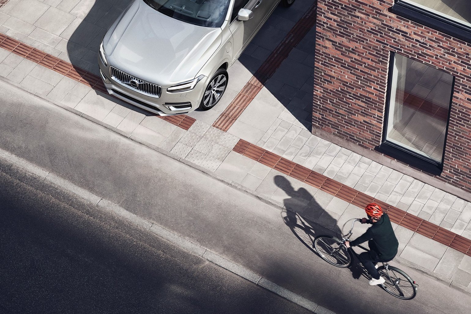 A kerékpáros sisakok hatékonyságát kutatja a Volvo 4