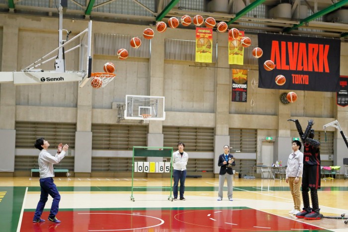 Így dob kosárra egy Toyota