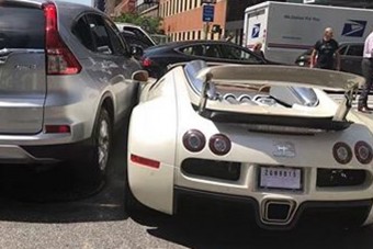 Átvétel után húzta meg Bugattiját a sztár