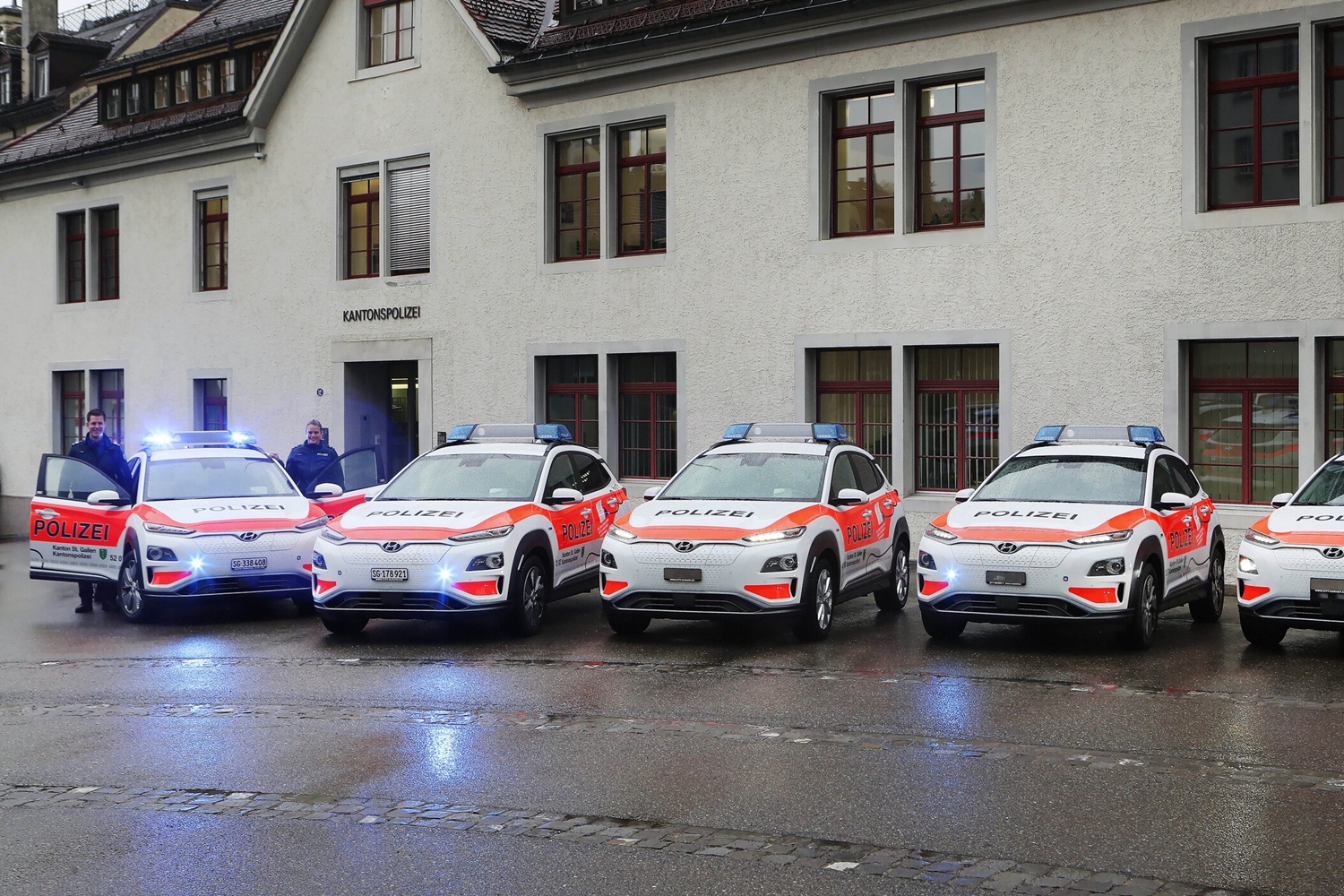Elektromos rendőrautókat használnak Svájcban 1
