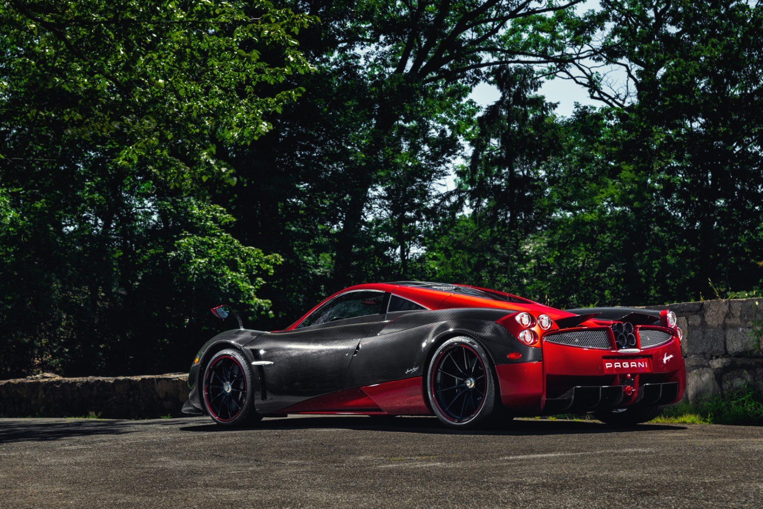 Milliárdot érő rtikaság a Pagani Huayra 4