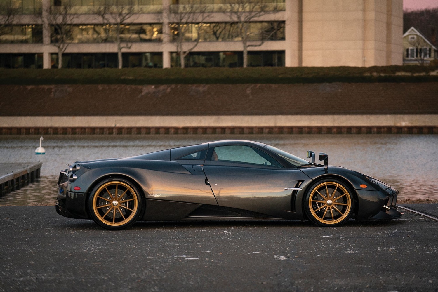 Pár évesen is méregdrága ritkaság a Pagani Huayra 8