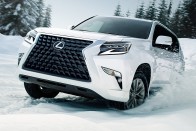 Megújult a Lexus legkisebb hétüléses modellje 15