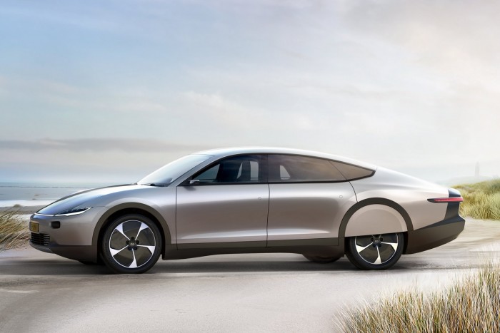 Ez az autó rühelli a mélygarázsokat