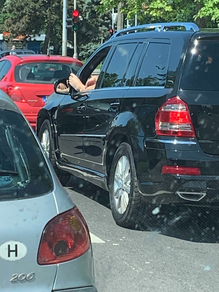 Szívesen felraknánk a tahóság királyának járó koronát ennek a nyíregyházi mercisnek a fejére 4 | Vezess Szívesen felraknánk a tahóság királyának járó koronát ennek a nyíregyházi mercisnek a fejére 4