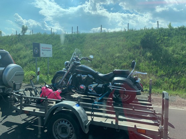 Szédületes szállítmányt fotóztak a Balaton felé – 2.0 1