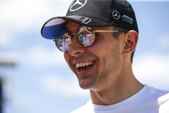 F1: A Renault leigazolhatja a Mercedes pilótáját