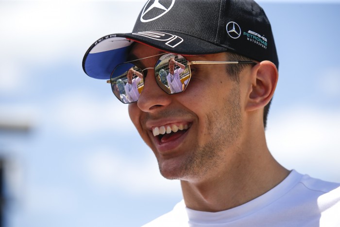 F1: A Renault leigazolhatja a Mercedes pilótáját