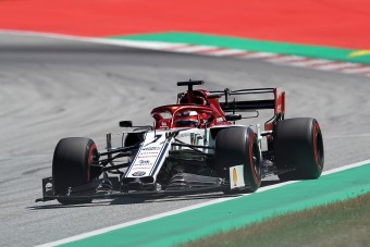 F1: Räikkönen kiakadt Hamiltonra