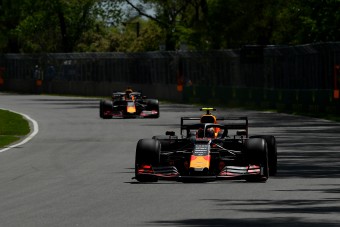 F1: Verstappen csapattársa miatt ment a falnak