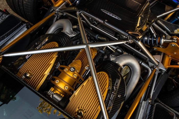 Milliárdot érő rtikaság a Pagani Huayra 7 | Vezess Milliárdot érő rtikaság a Pagani Huayra 7