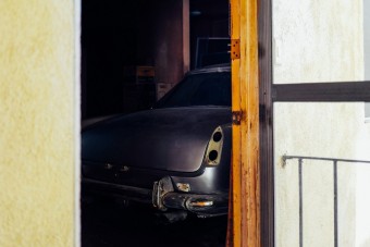 Ferrarit rejtett a hollywoodi lakás