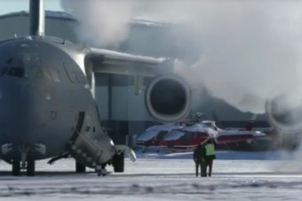 Így indul a -20 fokos hidegben az amerikai katonai gép