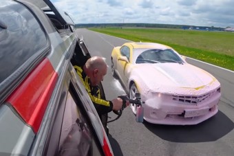 Menet közben mos kocsit az orosz mester