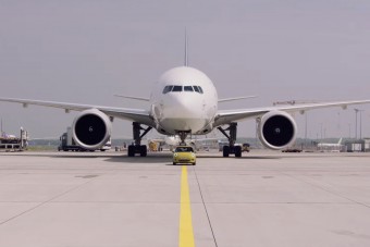 Óriási repülőt mozgat az apró, villanyos MINI