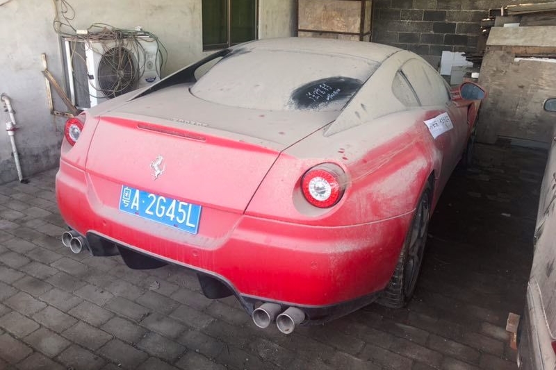 Rendőrségi telepen várja a jobb sorsot ez a Ferrari 1