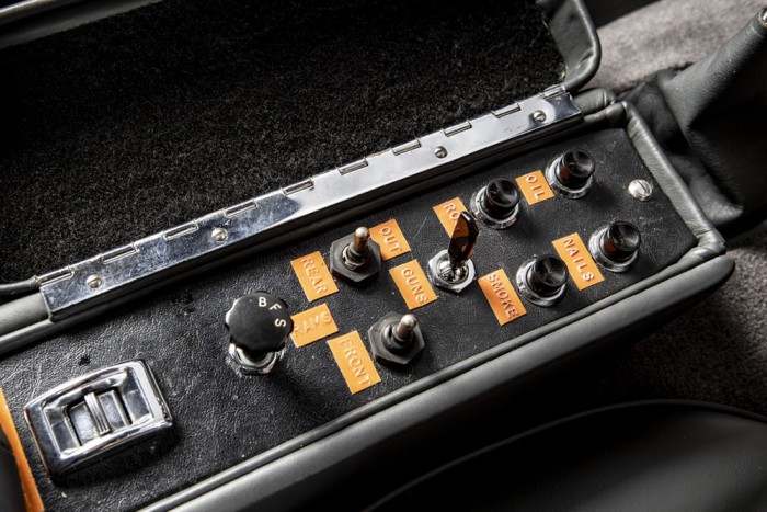 Váratlanul sokat fizettek James Bond autójáért 3