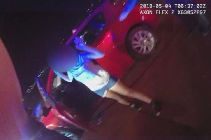 Részeg tizenéves menekült lopott autóval a rendőrök elől