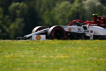 F1: Megbüntették az Alfa Romeót a szabadedzések után