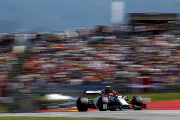 Hajvágással ünnepelte Giovinazzi első F1-es pontját – videó