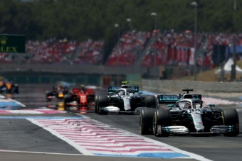 Hamilton: Nem a mi hibánk az unalmas F1!