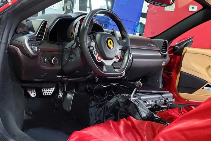 Ha szeretnél még kéziváltós modern Ferrarit, akkor itt a megoldás!