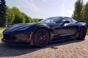 Méregdrágán kelt el az utolsó Corvette, ami az orrában hordja a motorját