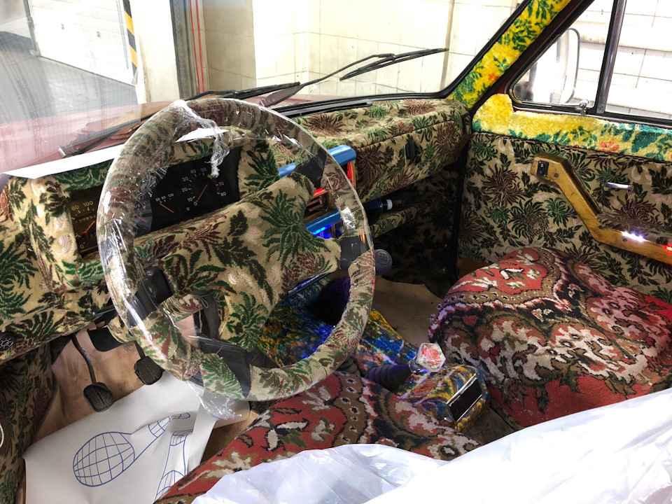 Ettől a Lada Niva-beltértől eldobtuk az agyunkat 1